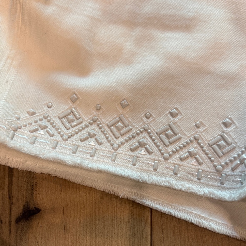 White Embroidered Women's Shorts - Picture 2 of 6